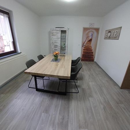Ganze Ferienwohnung 5 Km Von Erfurt, Mit Kaffeevollautomat, Tv, Wlan, Boxspringbett, Schlafsofa Und Einkaufsmoeglichkeiten, Sehr Gute Anbindung Zur A71 Und A4, Kostenloser Oeff Parkplatz Fuer Pkw Und Transporter Elxleben 외부 사진