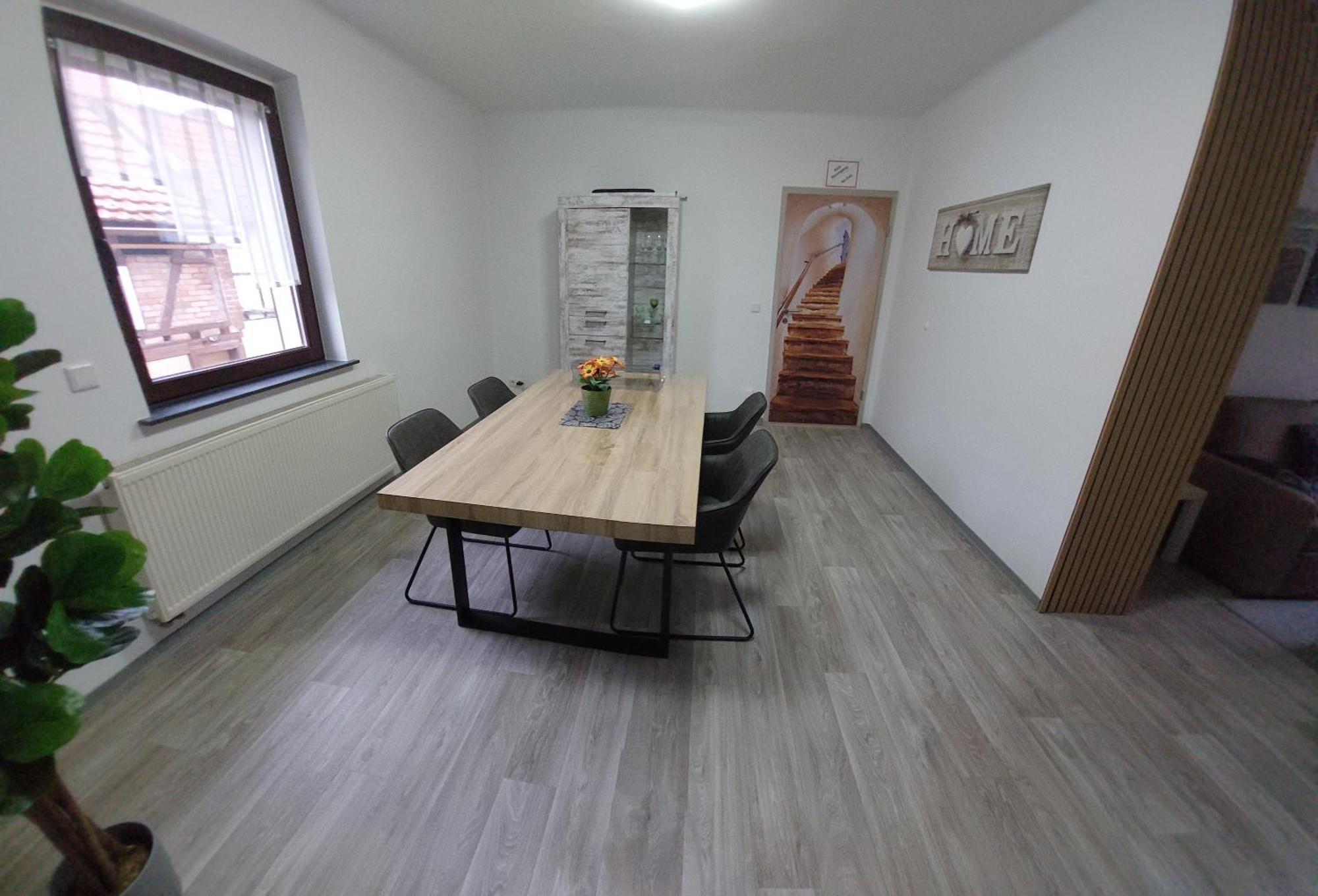 Ganze Ferienwohnung 5 Km Von Erfurt, Mit Kaffeevollautomat, Tv, Wlan, Boxspringbett, Schlafsofa Und Einkaufsmoeglichkeiten, Sehr Gute Anbindung Zur A71 Und A4, Kostenloser Oeff Parkplatz Fuer Pkw Und Transporter Elxleben 외부 사진