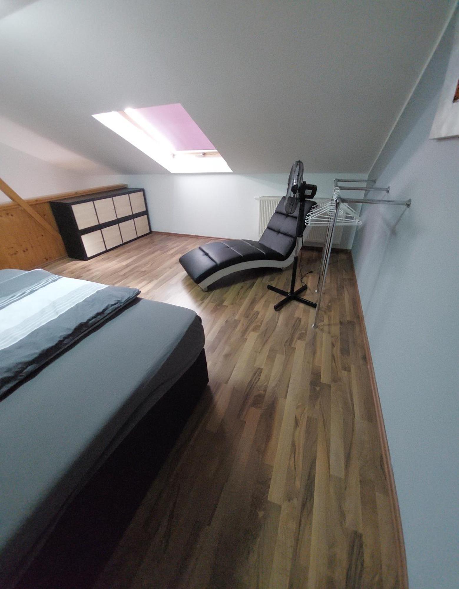 Ganze Ferienwohnung 5 Km Von Erfurt, Mit Kaffeevollautomat, Tv, Wlan, Boxspringbett, Schlafsofa Und Einkaufsmoeglichkeiten, Sehr Gute Anbindung Zur A71 Und A4, Kostenloser Oeff Parkplatz Fuer Pkw Und Transporter Elxleben 외부 사진