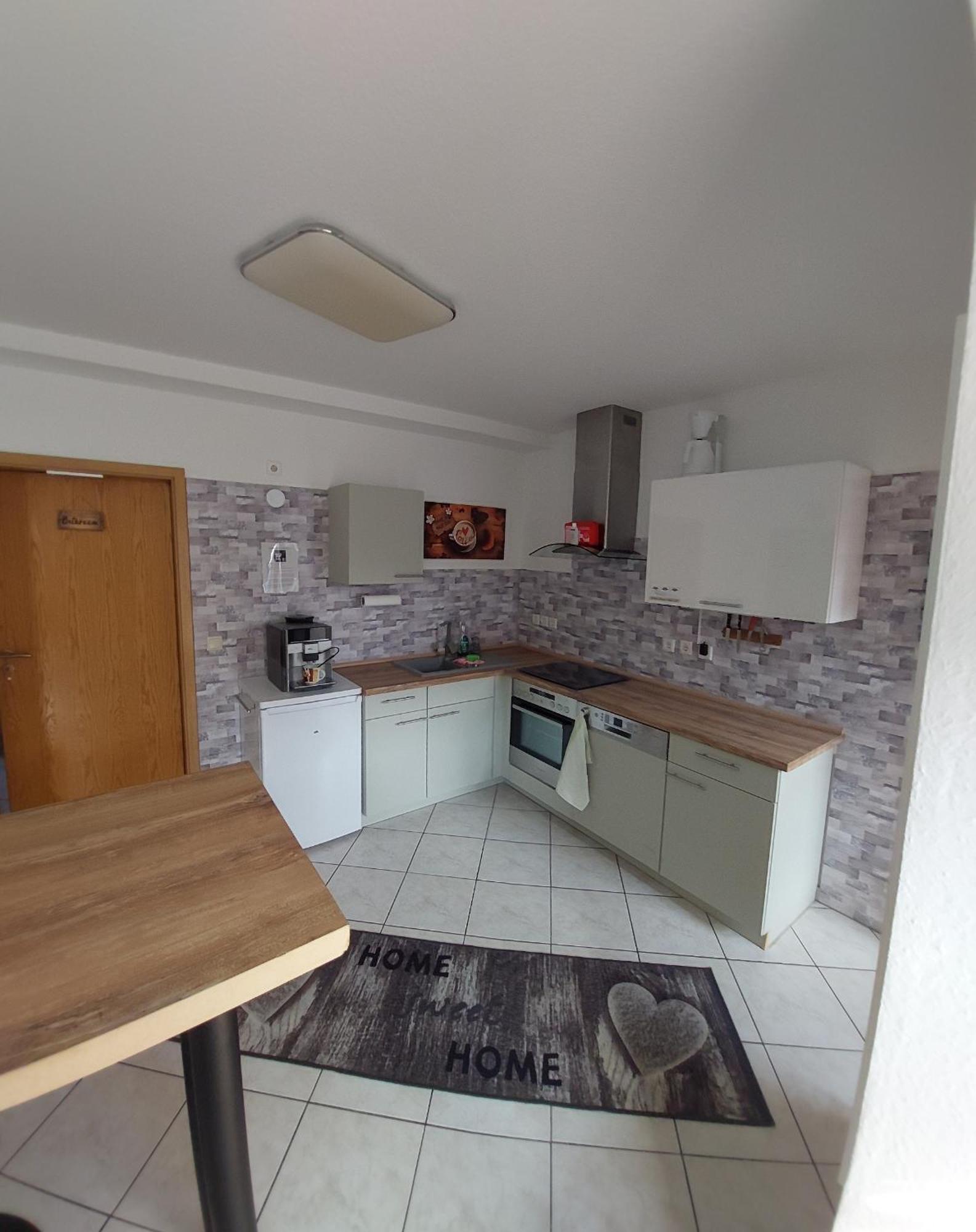 Ganze Ferienwohnung 5 Km Von Erfurt, Mit Kaffeevollautomat, Tv, Wlan, Boxspringbett, Schlafsofa Und Einkaufsmoeglichkeiten, Sehr Gute Anbindung Zur A71 Und A4, Kostenloser Oeff Parkplatz Fuer Pkw Und Transporter Elxleben 외부 사진