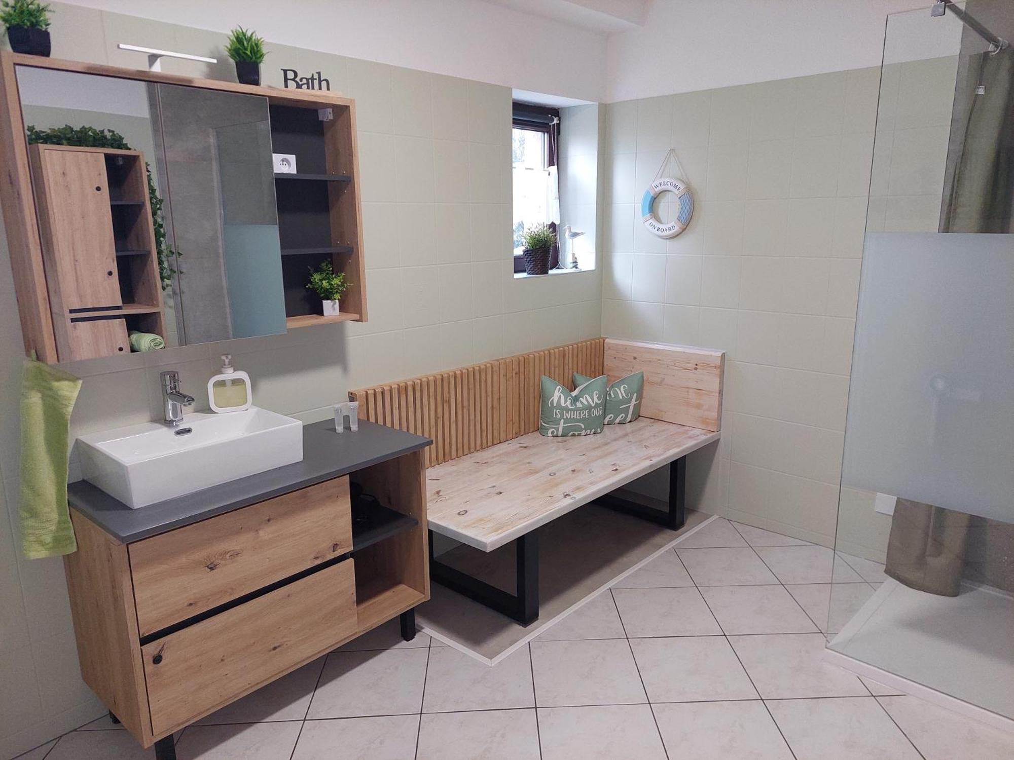 Ganze Ferienwohnung 5 Km Von Erfurt, Mit Kaffeevollautomat, Tv, Wlan, Boxspringbett, Schlafsofa Und Einkaufsmoeglichkeiten, Sehr Gute Anbindung Zur A71 Und A4, Kostenloser Oeff Parkplatz Fuer Pkw Und Transporter Elxleben 외부 사진