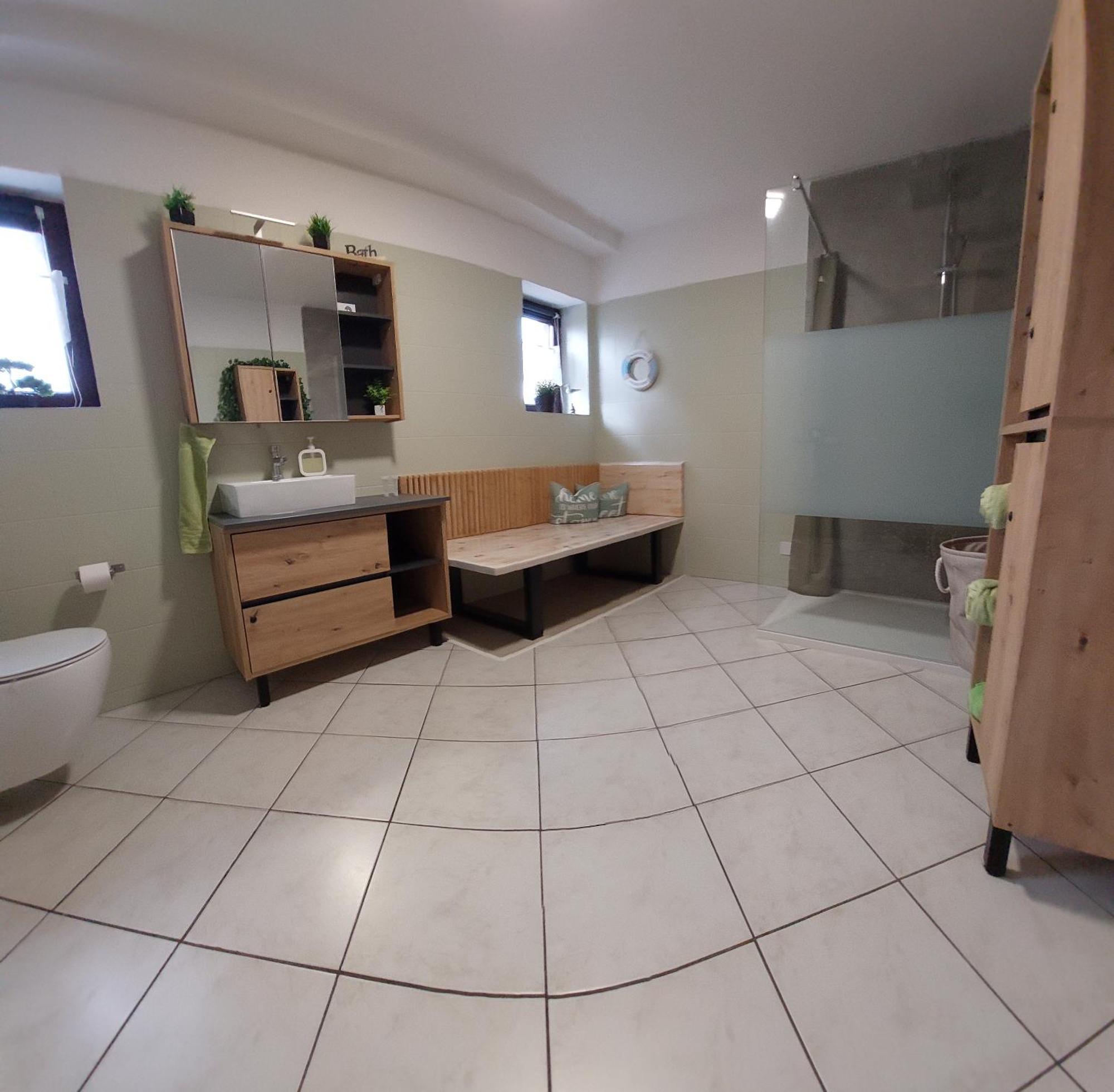 Ganze Ferienwohnung 5 Km Von Erfurt, Mit Kaffeevollautomat, Tv, Wlan, Boxspringbett, Schlafsofa Und Einkaufsmoeglichkeiten, Sehr Gute Anbindung Zur A71 Und A4, Kostenloser Oeff Parkplatz Fuer Pkw Und Transporter Elxleben 외부 사진